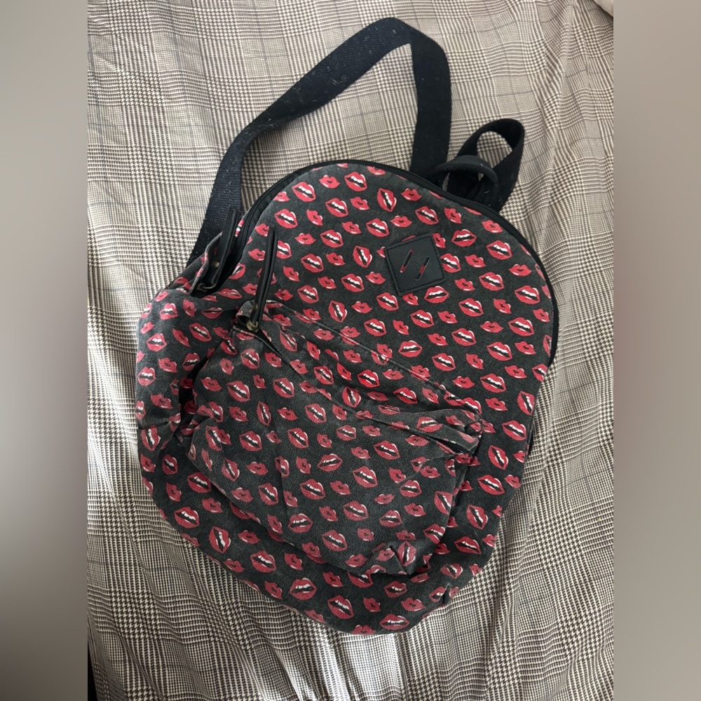 Steve madden madden girl Black and Red Lip Print Backpack